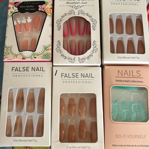 Press on nails - Picture 1 of 7